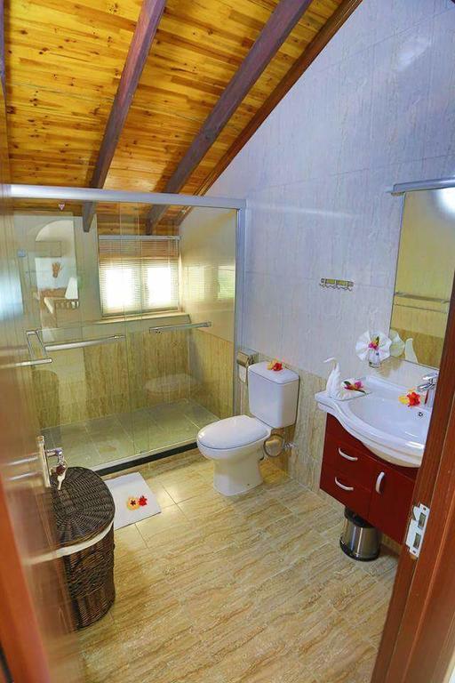 Lone Self-Catering Apartment Baie Sainte Anne Екстериор снимка